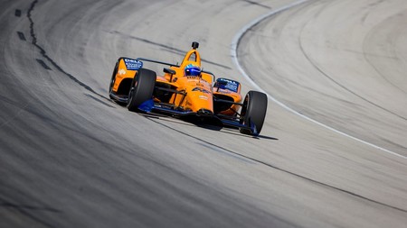 Fernando Alonso irá al test de Indianápolis y McLaren muestra en un time-lapse cómo se ensambló su coche