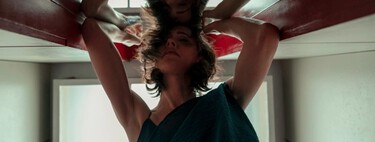 Rebecca Hall está cansada de vivir en el debut de María Martínez Bayona, una interesante dramedia de ciencia ficción que se estrenó en el Festival de Cannes