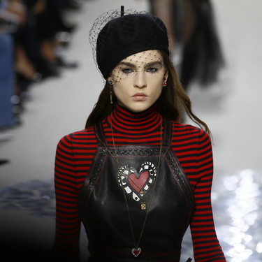 Los mosaicos espejados de Dior dejan una colección algo descafeinada para la próxima temporada, analizamos todos los detalles  
