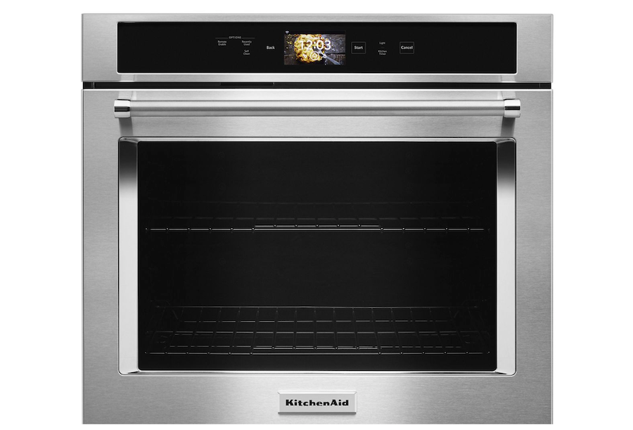 El SmartOven + es un horno conectado que podemos controlar por voz o por medio de una aplicación móvil