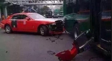 Dolorpasión™: Así es como se choca un Rolls Royce al ritmo del Gangnam Style