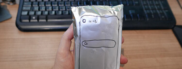 ¿Qué pasa si envuelves el móvil en papel de aluminio? Lo ponemos a prueba