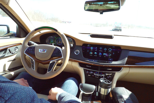 Cadillac se suma a la conducción semiautónoma con su "Super Cruise": qué es y cómo funciona