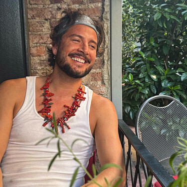 Manuel Carrasco, cantante: “Esa educación que tuve y me valió de tanto, intento transmitírsela a mis hijos en la manera de vivir y de comportarme”