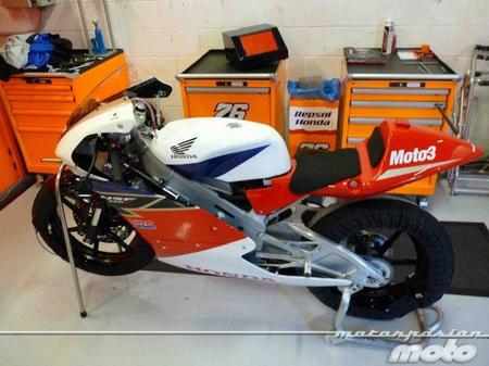 Honda NSF 250 R lateral