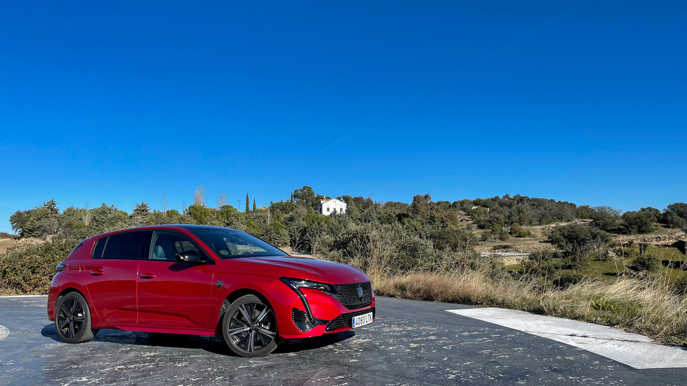 Probamos el Peugeot 308: un coche compacto que ha hecho los deberes para seguir siendo alternativa a los SUV que más triunfan