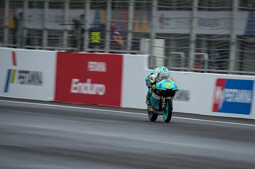 Dennis Foggia se pasea en el estreno de Mandalika y Carlos Tatay llega al podio pese a una penalización