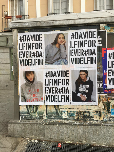 Ayer fue el cumpleaños de David Delfín y sus amigos han empapelado Madrid con carteles para rendirle homenaje