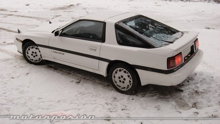 Toyota Supra con Michelin Alpin 4