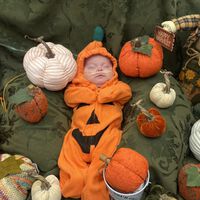 Los bebés ingresados en la UCIN también se disfrazan por su primer Halloween, y se ven así de adorables