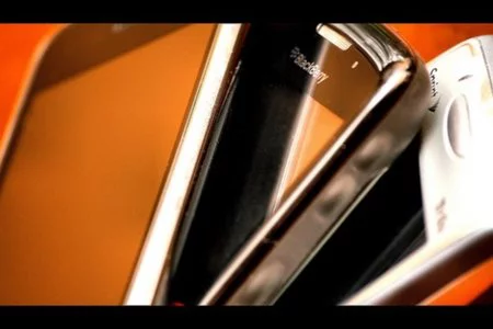 Facua denuncia a Movistar, Vodafone, Orange y Yoigo por vender móviles no liberados