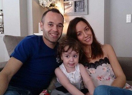¡Confirmado! ¡Andrés Iniesta ha marcado otro gol embarazando a su mujer!