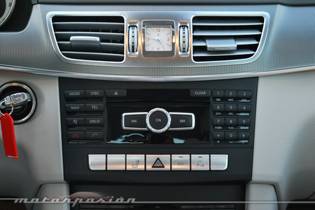 Mercedes-Benz E 220 CDI interior