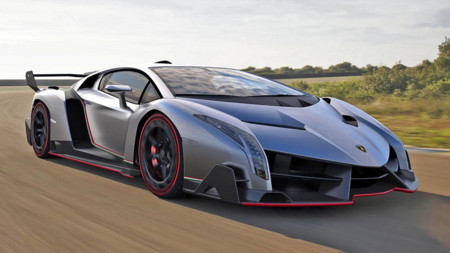 Lamborghini Centenario en ruta a Ginebra