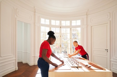 A por el contacto humano: Angela Ahrendts explica cómo reorienta las Apple Store hacia los nativos digitales