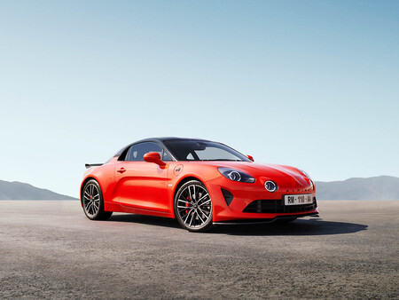 El Alpine A110 se actualiza con un motor llevado a 300 CV y nuevos acabados