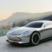 Mercedes-Benz está preparando un eléctrico anti-Porsche Taycan, y esta maqueta adelanta un diseño tan futurista como retro