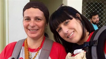 'Carry the Future Spain': un grupo de voluntarias se organizan para enviar mochilas portabebé a los refugiados