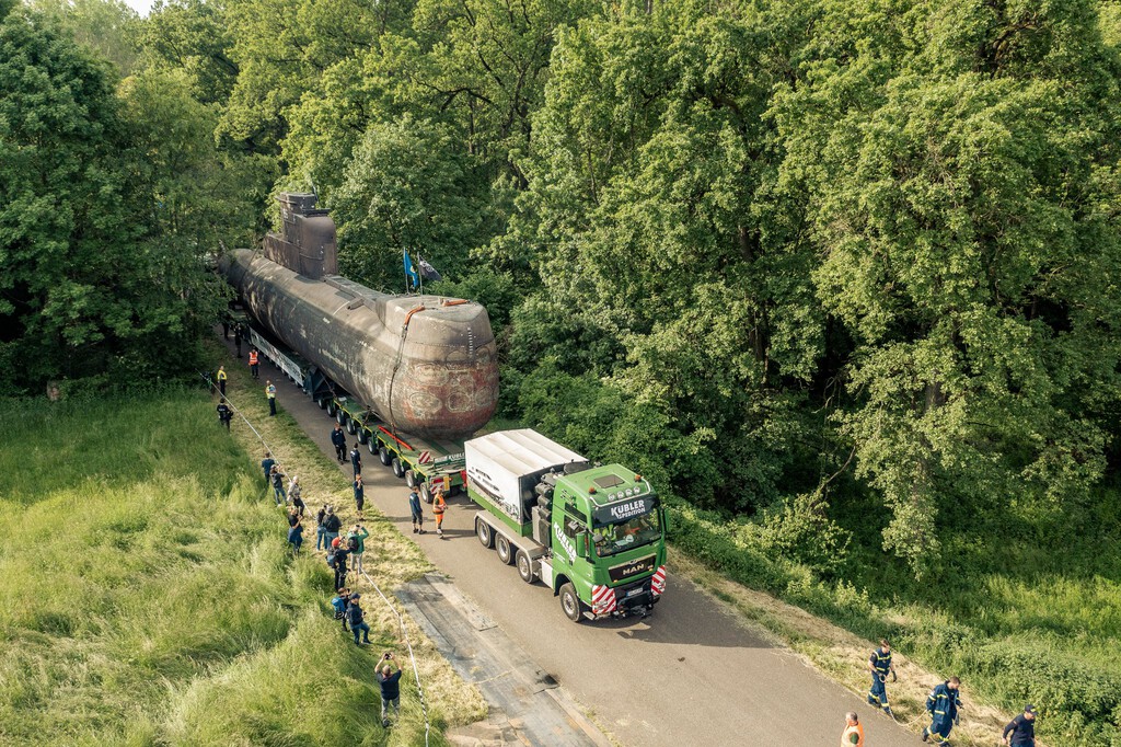 Alemania lleva más de un año cortando carreteras y pueblos por un motivo muy simple: un submarino gigante de la II Guerra Mundial 