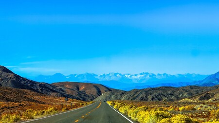 Carreteras que cargan coches eléctricos: Estados Unidos ya experimenta con el futuro de las infraestructuras