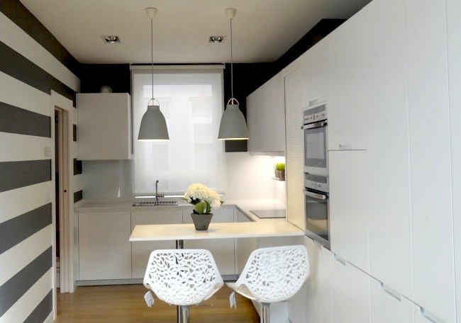 Blanco y gris, una mezcla refrescante de colores para la cocina Imagenes de cocinas gris y blanca