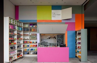 Espacios para trabajar: una tienda de té, modular y de muchos colores, en Sao Paulo
