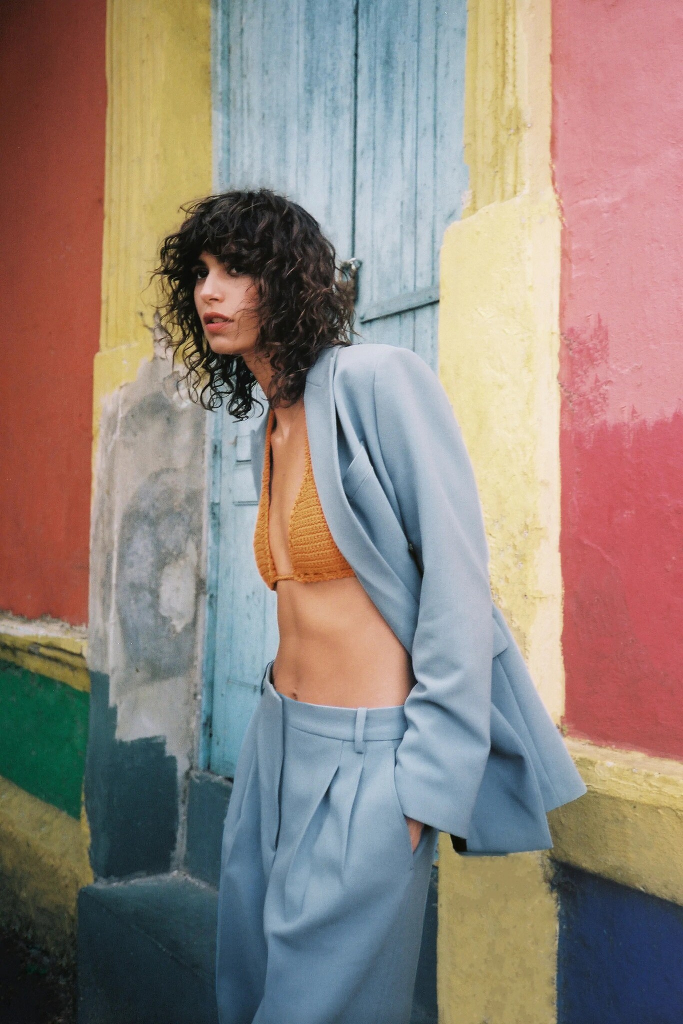 Zara nos muestra nuevas combinaciones cromáticas para esta Primavera 2021:  el color block ha vuelto, y de la mejor manera