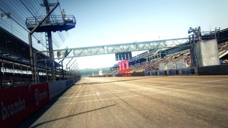 Si tenéis 45 minutos libres ved este vídeo de 'GRID 2'