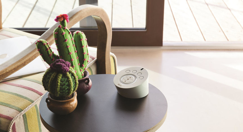 Este mando a distancia de diseño llamativo y compacto quiere ser el centro de control de todo el hogar conectado