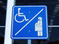 Discapacitados y embarazadas, ¿deben compartir plazas reservadas de aparcamiento? 