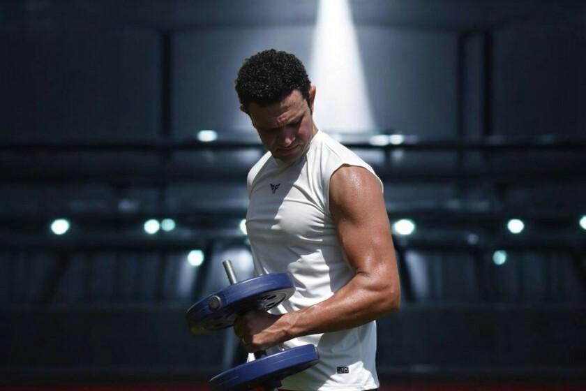 Dile adiós a las barras, el entrenador Jeff Nippard tiene los tres ejercicios para hacer crecer tus antebrazos en tiempo récord