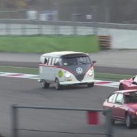 Video: La Combi que se comió un Porsche y ahora se mueve con 530 hp