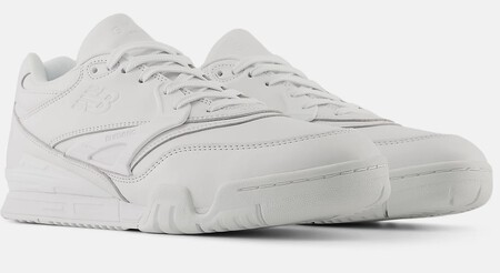 Dile Adios A Las Air Force 1 Estas Zapatillas De New Balance Son El Nuevo Par En Color Blanco Artico Que Necesitas Para Tus Looks De Invierno