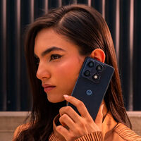 Celular gama premium con el mejor brillo en pantalla y 1,000 GB de memoria. Tiene 7 años de actualizaciones Android  