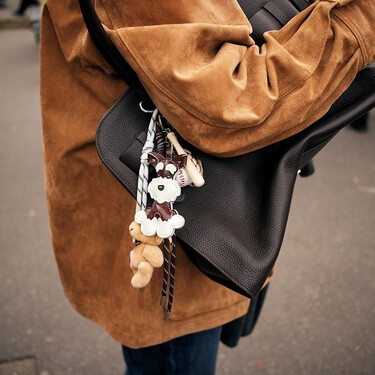 Ni Labubus ni pañuelos: el adorno para el bolso que arrasa en otoño 2025 es este de Parfois