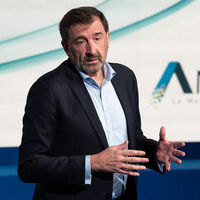 “No podemos matar aún el coche de gasolina”: la industria española teme hundirse con el coche eléctrico