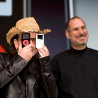 U2 le rogó a Steve Jobs que les pagara con acciones. Jobs les convenció para que trabajaran gratis, y de paso promocionasen una edición especial del iPod 