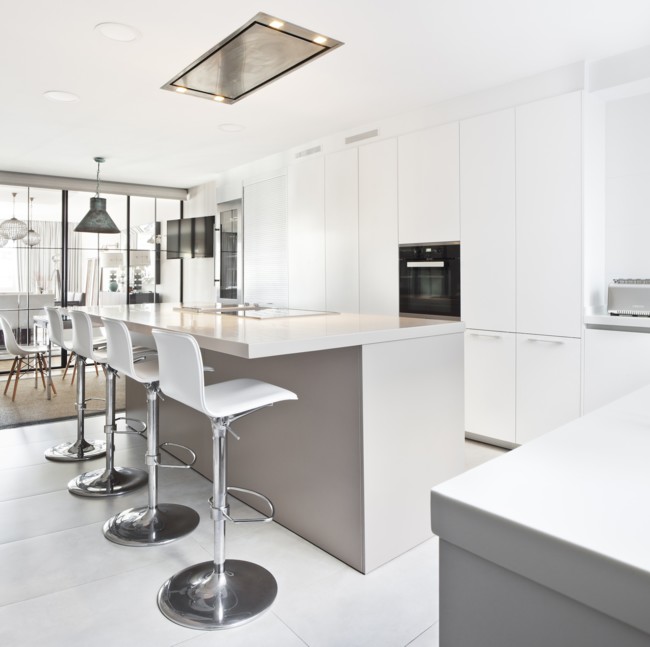 Una buena idea: separar la cocina del salón con una estructura de ... Cocina separada salon cristal