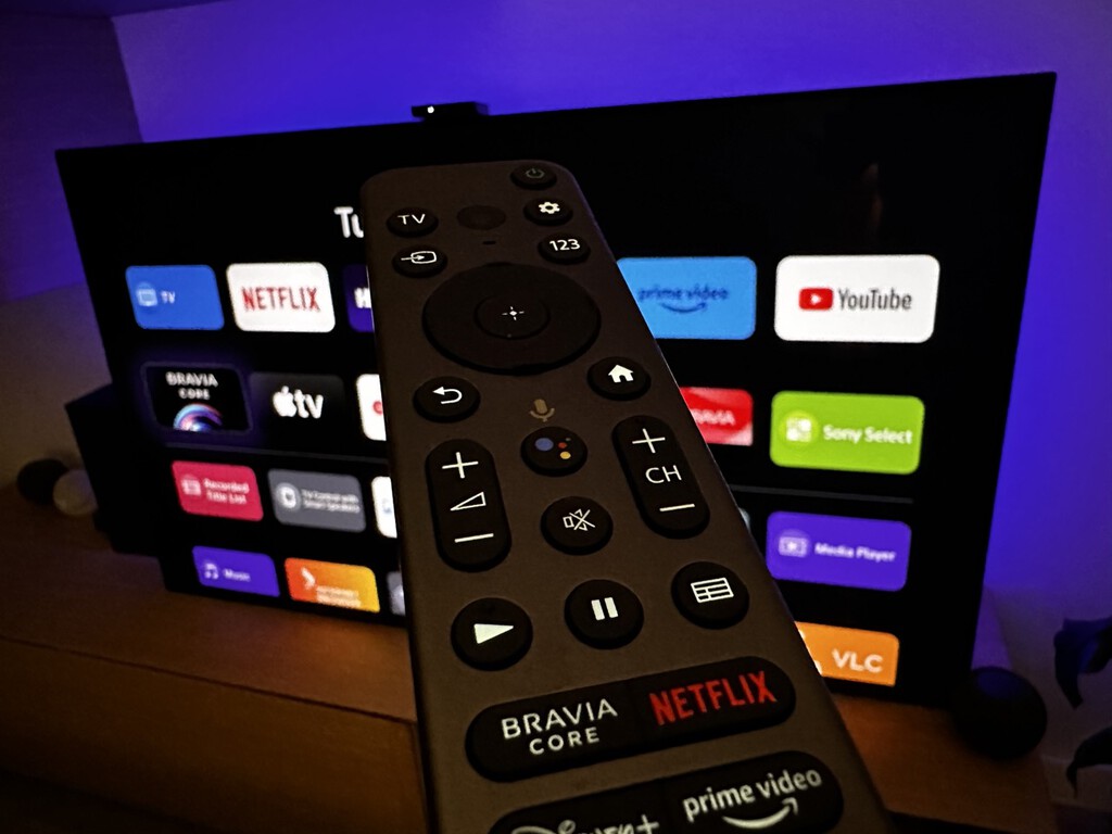 Abrir Play Store en mi Smart TV me ha hecho usar más que nunca la voz porque Google ha escondido demasiado su tienda 