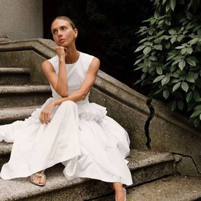 La falda blanca más bonita y elegante de todos los tiempos, rebajada en Massimo Dutti 