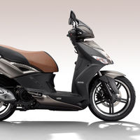 La nueva Kymco Agility City 125 se maquilla lo justo para seguir siendo la moto más vendida de España