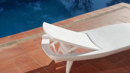 No es imposible trabajar desde la piscina si sabes cómo