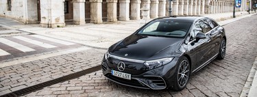 Probamos el Mercedes-Benz EQS: el auténtico coche eléctrico de lujo que supera incluso al Clase S, y no solo en pantallas