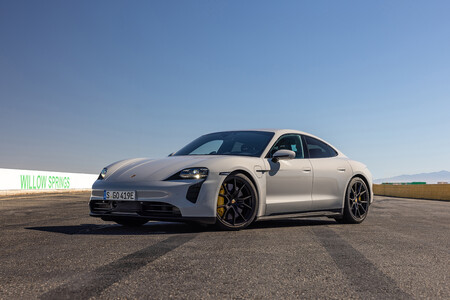 Porsche Taycan Gts gris crayon.