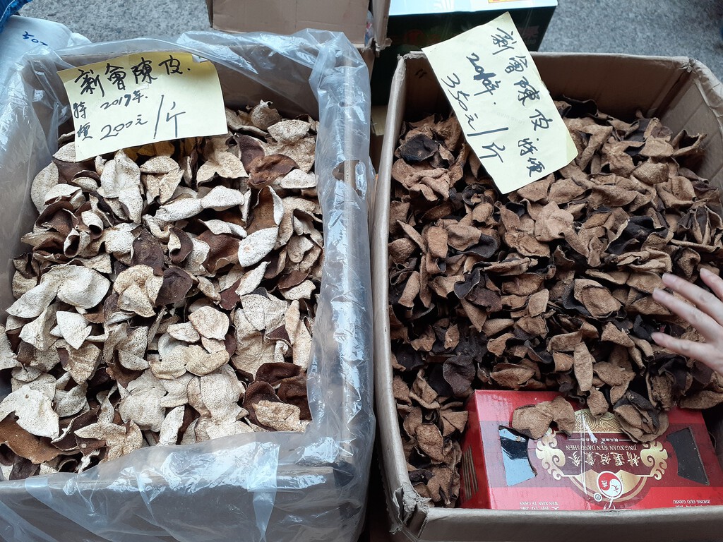 En esta región de China cae literalmente “oro” de los árboles. Se pagan fortunas por sus cáscaras de mandarina viejas