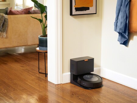 iRobot presenta el Roomba j7+: nuevo robot de gama alta con navegación inteligente que reconoce hasta excrementos de mascotas