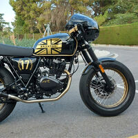 La moto retro ganadora del concurso de preparaciones Brixton Custom Project es un homenaje a Ayrton Senna, digna del oro