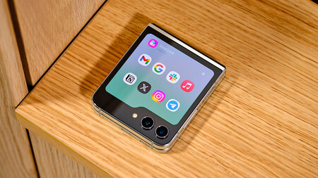 Pantalla externa Galaxy Z Flip 5