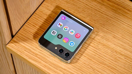 クラムシェル型折りたたみ式の外部スクリーンは、機能と独立性を獲得し続けています。アレハンドロ・アルコレアによる画像