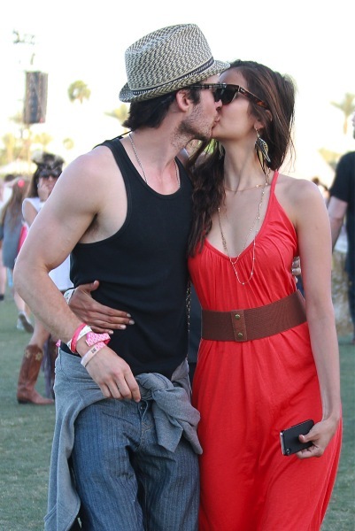 Si yo fuera Nina Dobrev, tampoco podría separar los morros de Ian Somerhalder